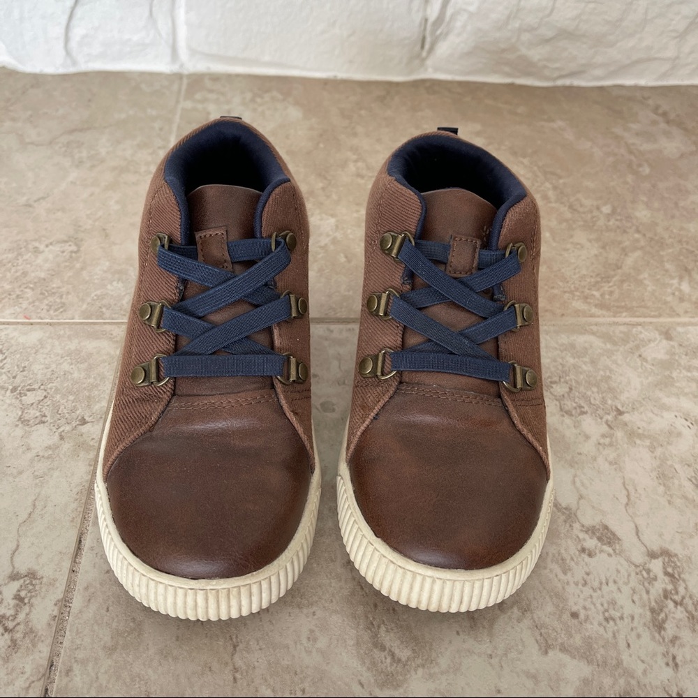 EUC boys youth Carter’s dress shoes with stretch laces